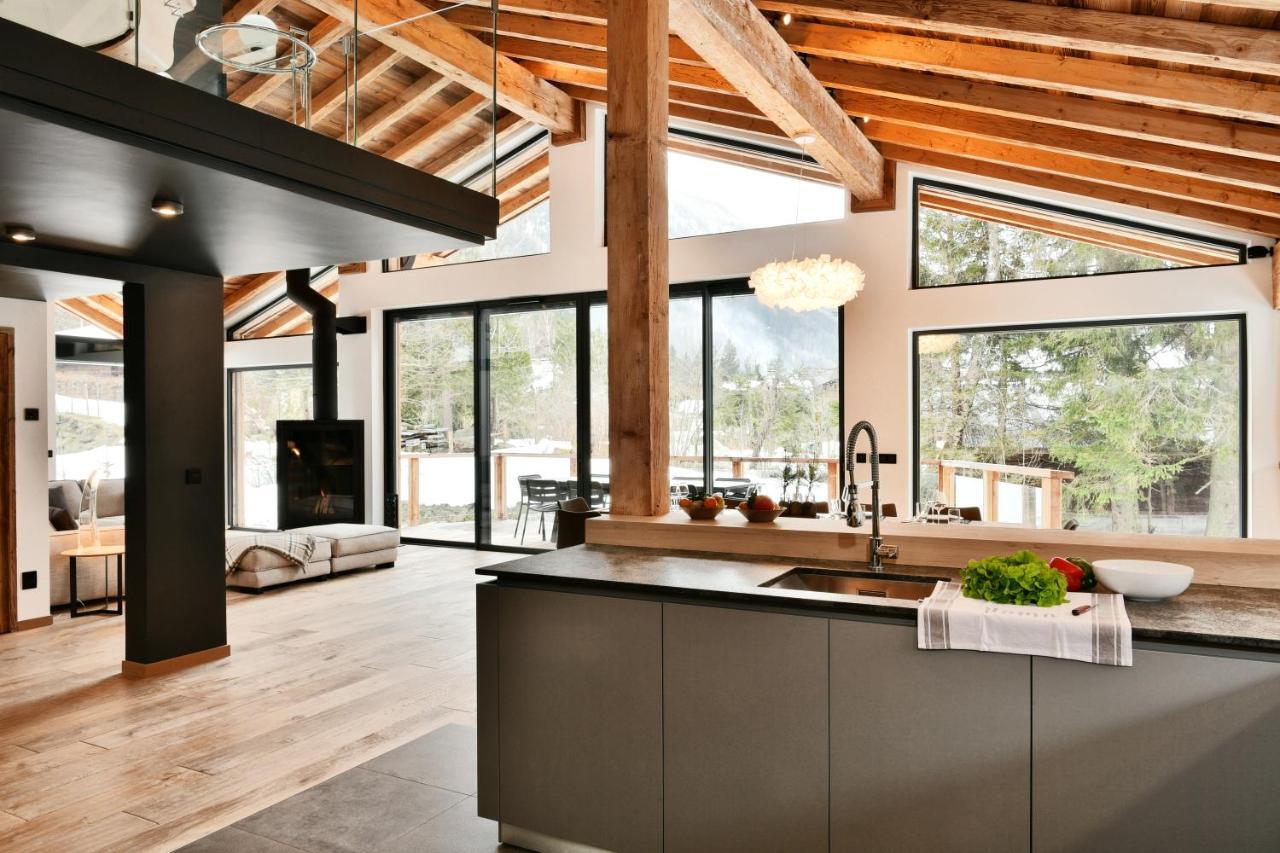 Black Squirrel Chalet Chalet